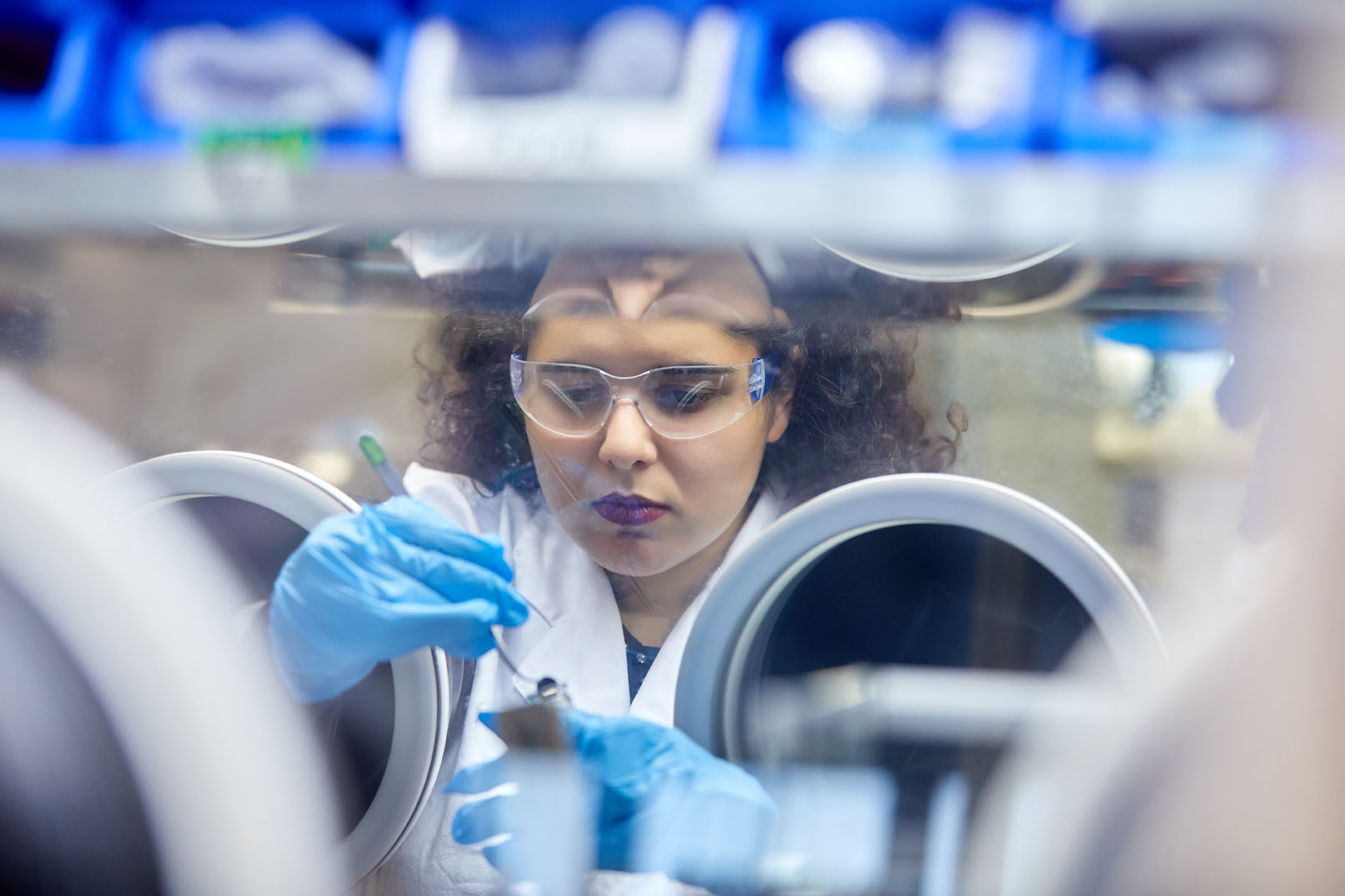 A dedicated Glovebox