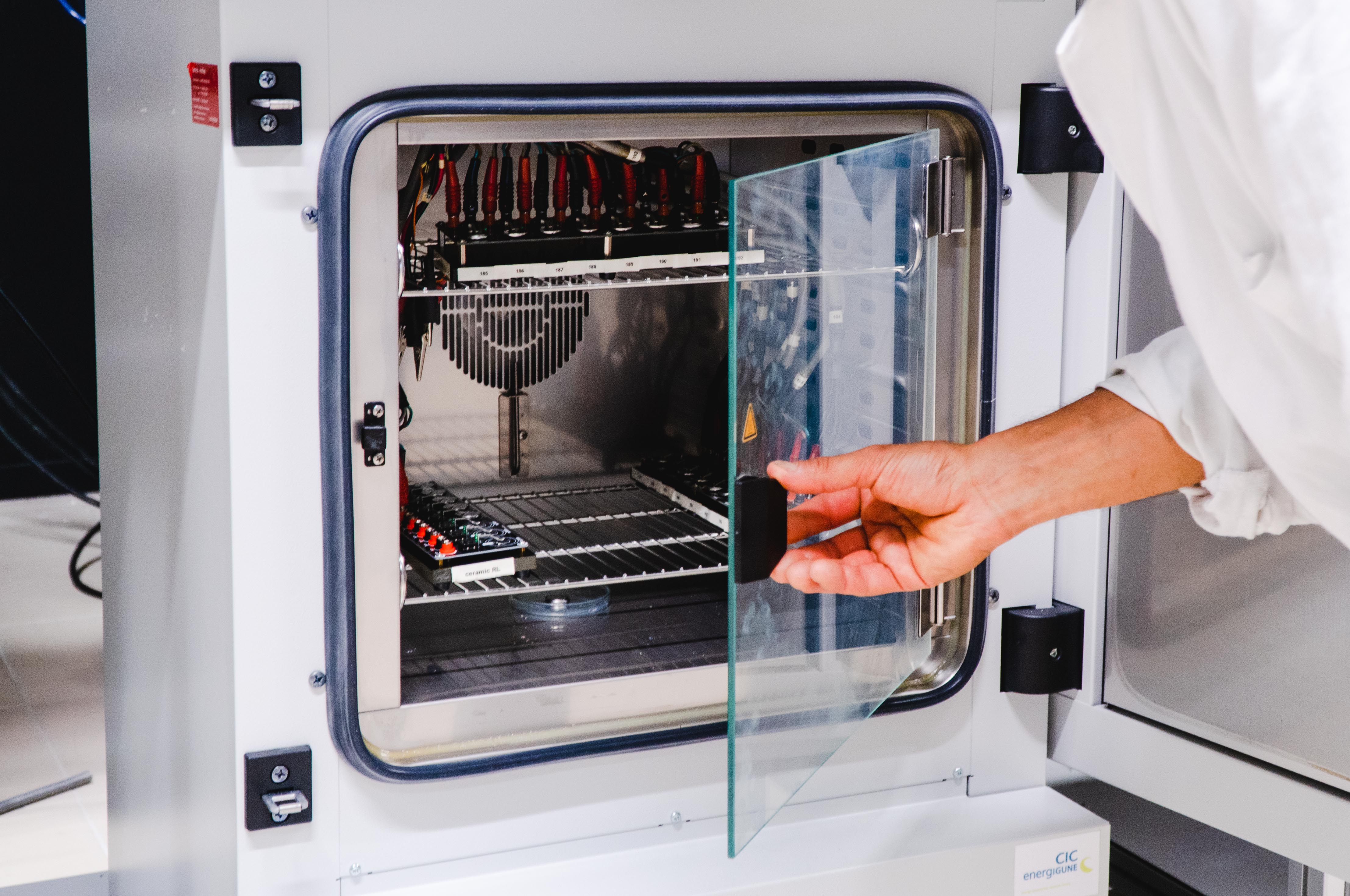 Climatic and safety chambers